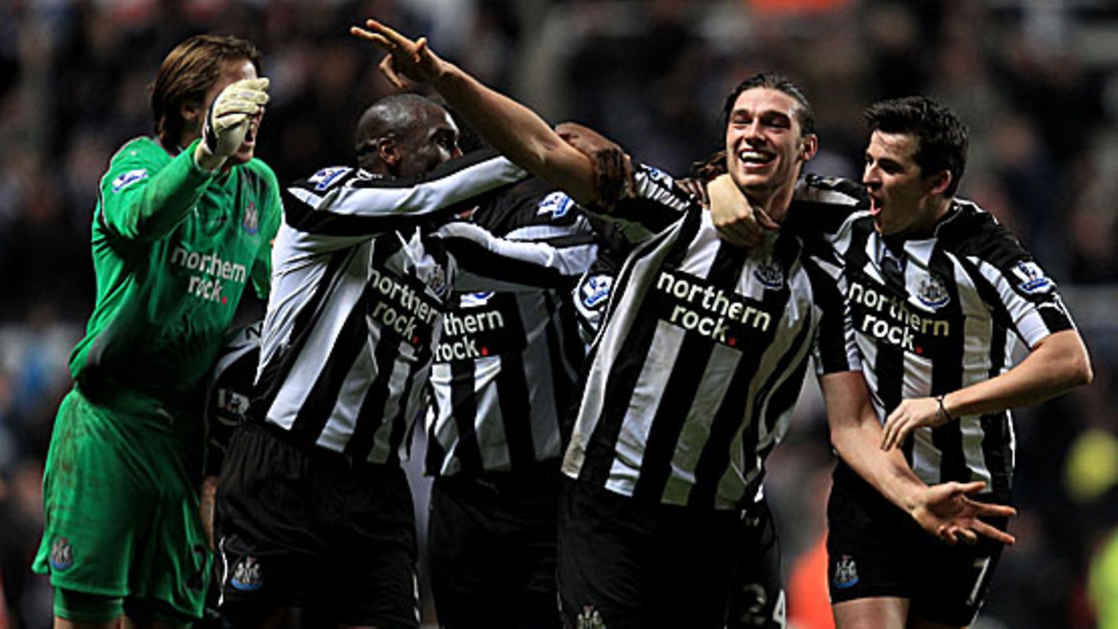 Andy Carroll ja Joey Barton juhlivat Newcastlen osumaa