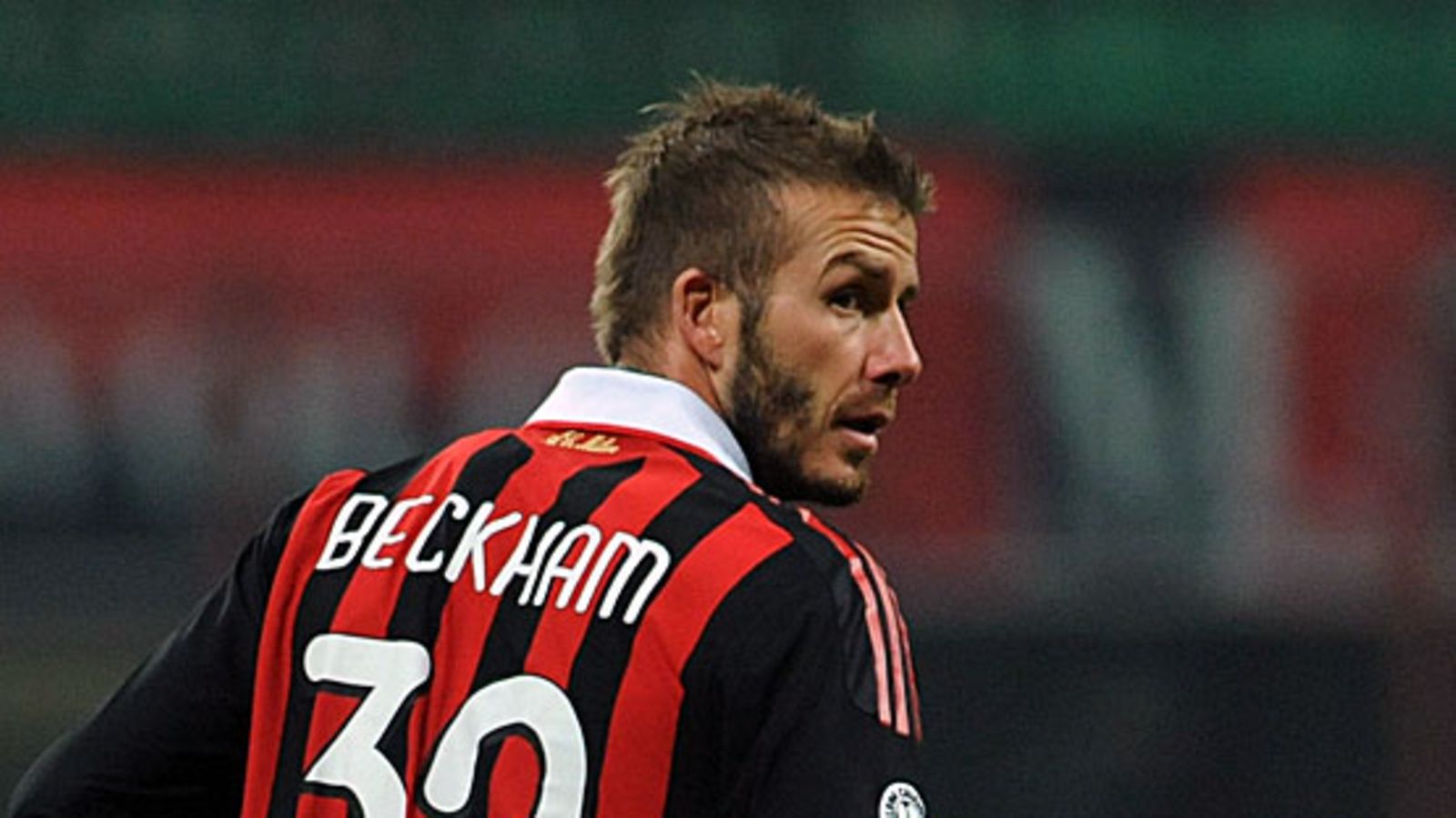 David Beckham kantaa nyt AC Milanin paitaa. Kuva: Valerio Pennicino/GETTY.