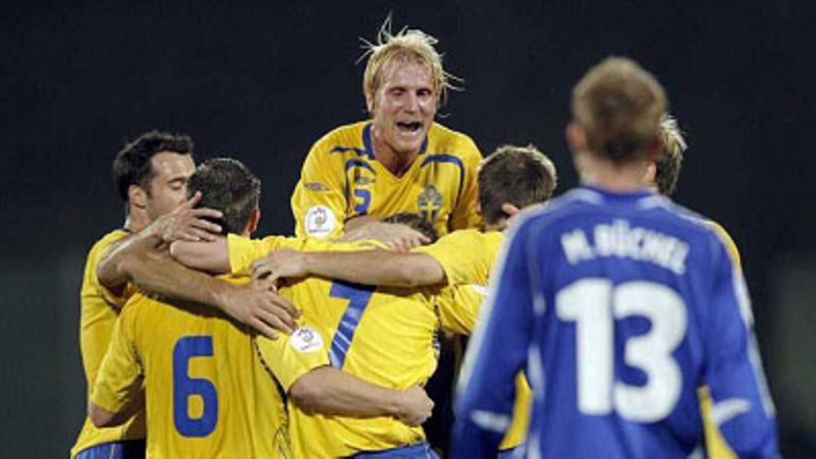 Ruotsin maalijuhlintaa Liechtenstein-pelissä, Photo: Peter Klaunzer / EPA