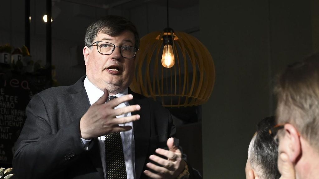 Ex-työministeri Arto Satonen: Kelan pääjohtajaksi hakeminen oli paha poliittinen virhe