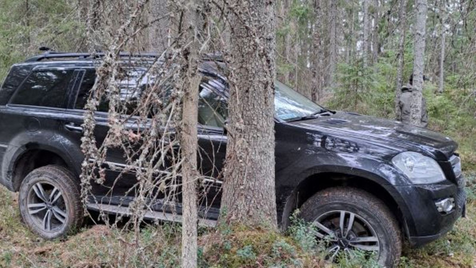 Poliisin kuva: Vaasassa ajellut katumaasturi