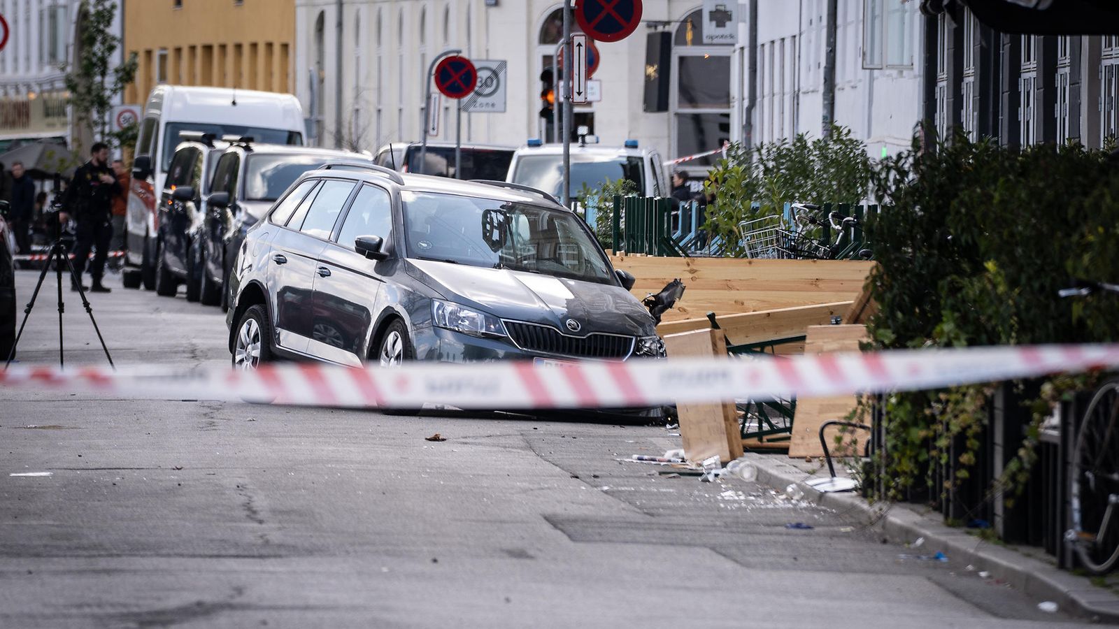 AOP Iäkäs mies ajoi väkijoukkoon Tanskassa vappuna 2025