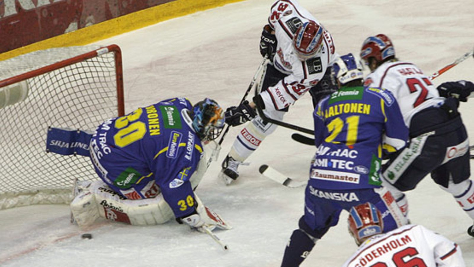 Lennart Petrell ujuttaa HIFK:n 1-0-johtoon.
