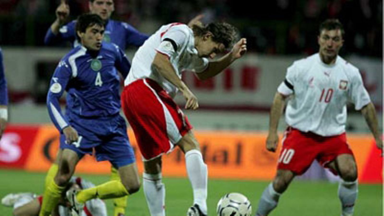 Euzebiusz Smolarek, Puola, laukoo Kazakstan-pelissä, Photo: Bartlomiej Zborowski / EPA