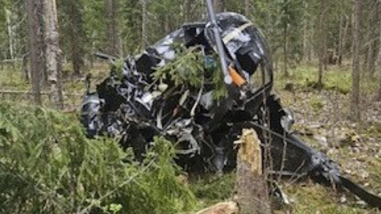 Onnettomuustutkintakeskuksen viestipalvelu X:ssä julkaisema kuva pudonneesta helikopterista Eurassa 17. toukokuuta 2027.
