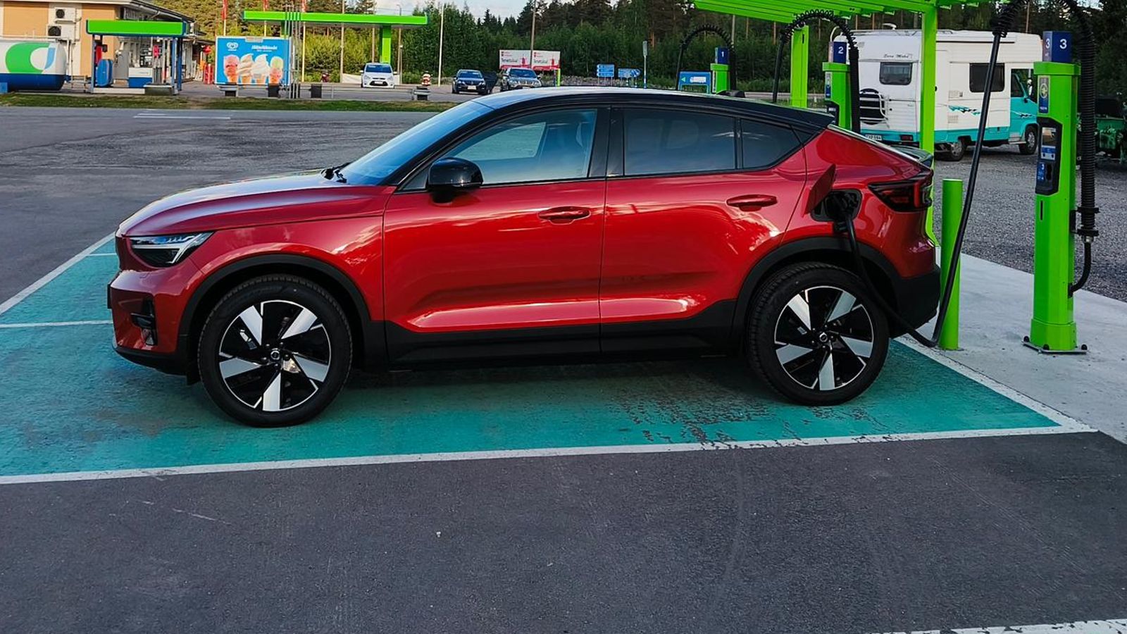 teppo_sähköautonlataus1