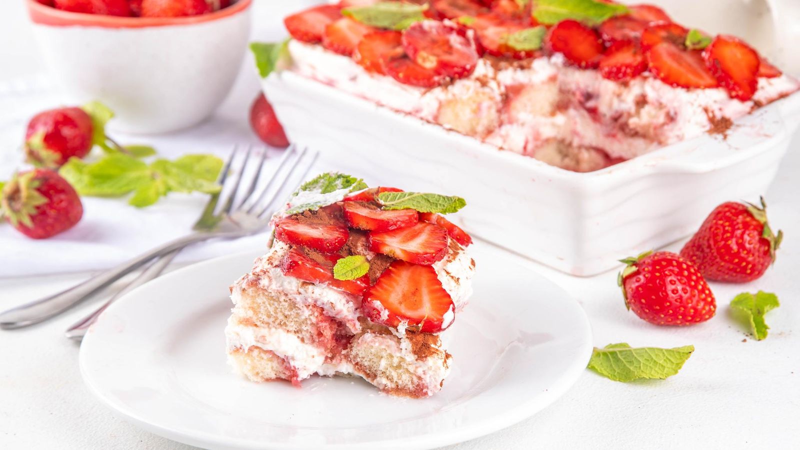 mansikkatiramisu