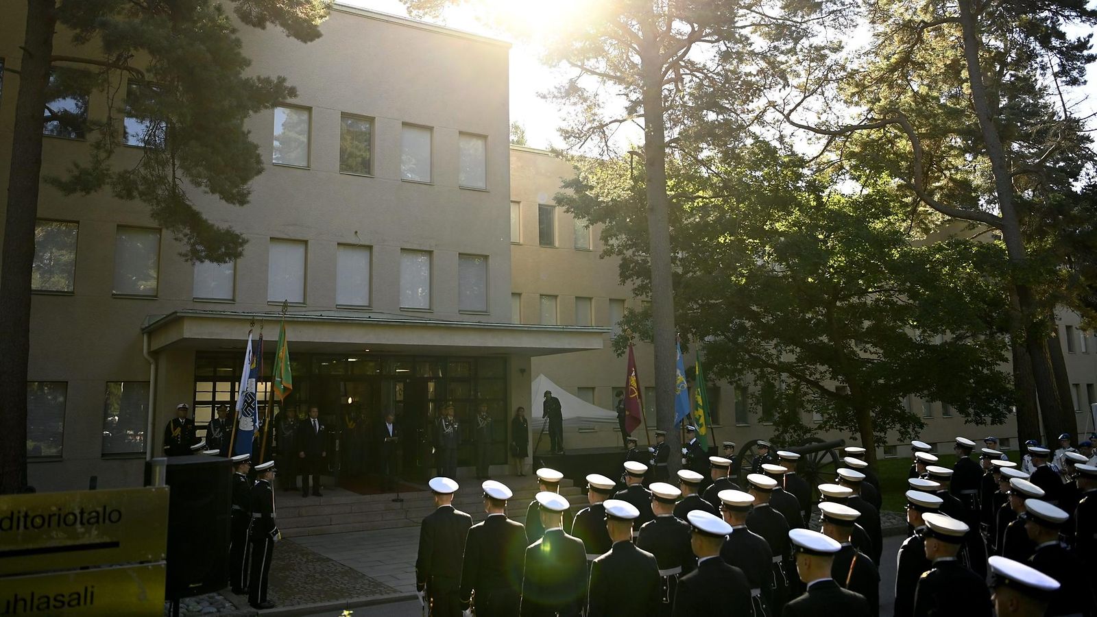 LK 21.5.2025 Presidentti Sauli Niinistö pitää puhetta luutnanteiksi valmistuville kadeteille ylentämistilaisuudessa Maanpuolustuskorkeakoululla Santahaminassa Helsingissä 28. elokuuta 2020.