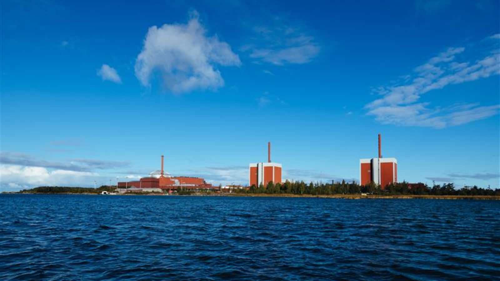 Yleiskuvaa Olkiluoto 1 -ydinvoimalasta.