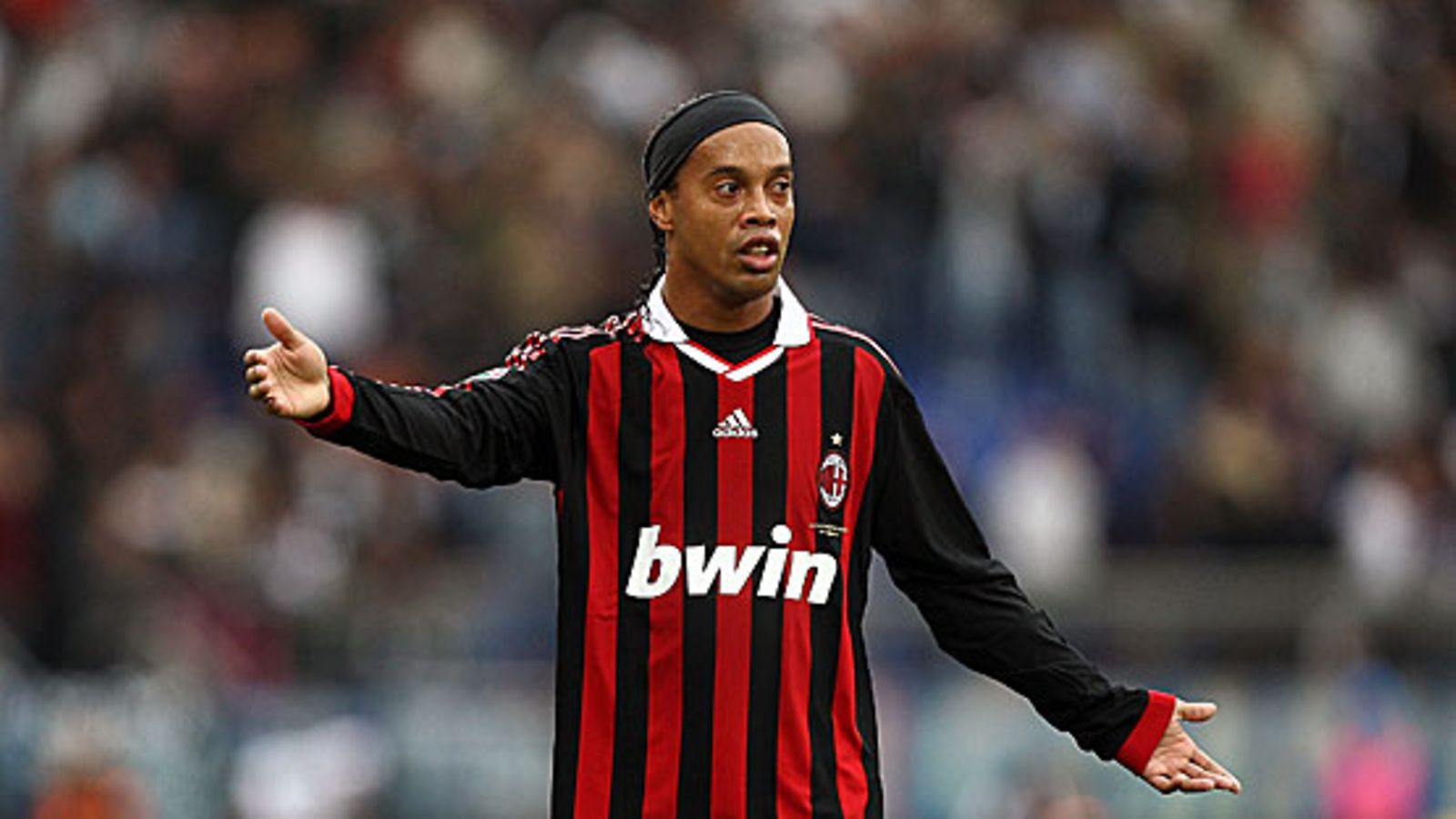 Ronaldinho AC Milanin paidassa. Kuva: Paolo Bruno/GETTY.