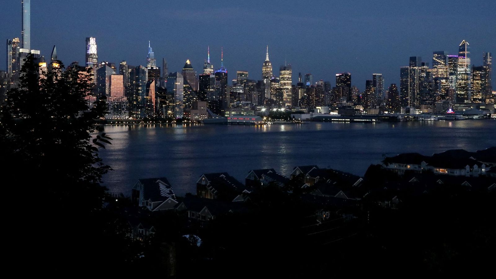 LK250625 New York