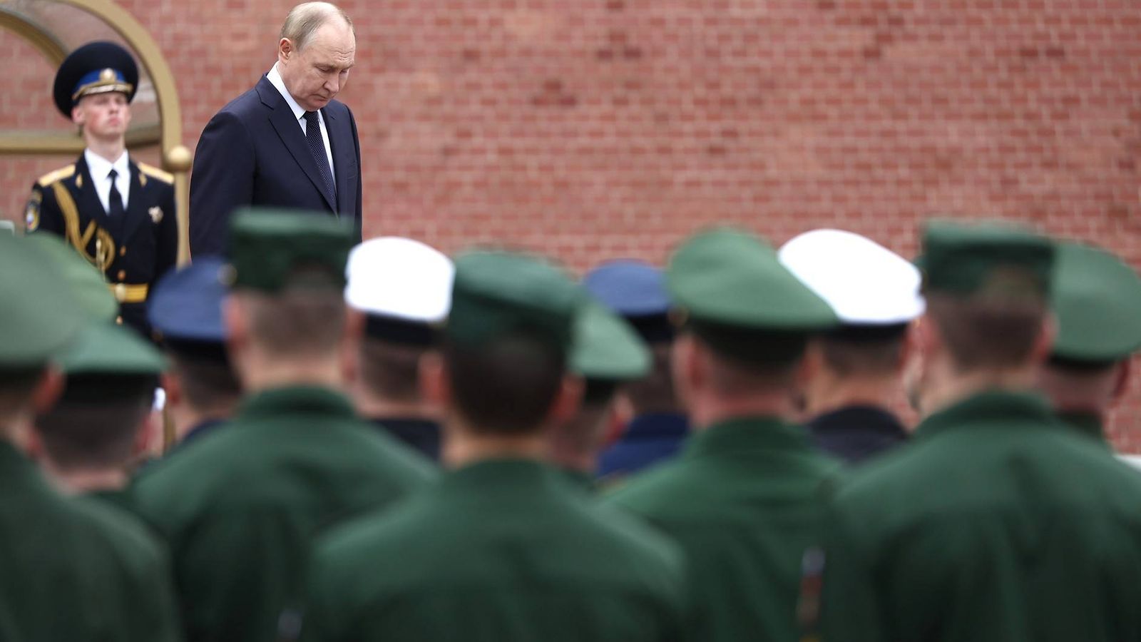 Putin AOP