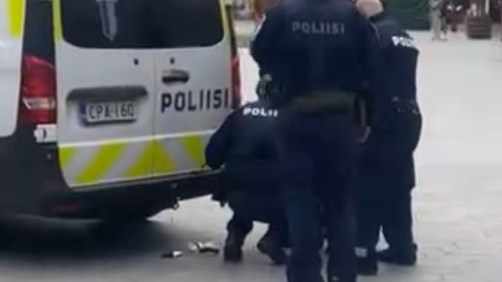 Lukijan kuva: Kuula-aseen kanssa Itäkeskuksessa liikkunut henkilö sai aikaan suuren poliisioperaation