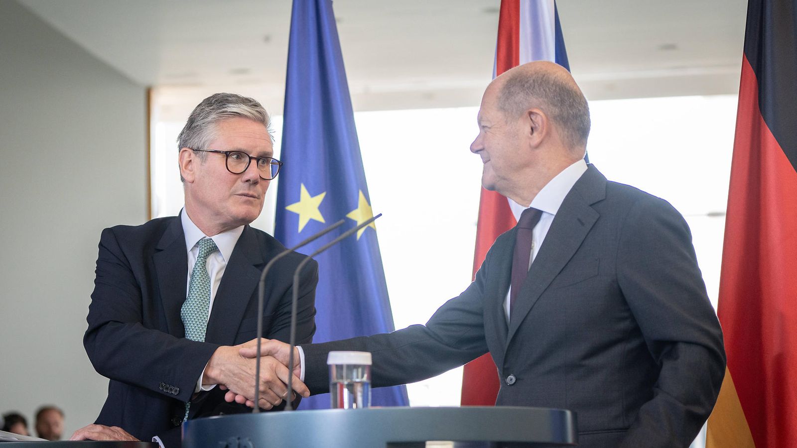 AOP 0207-Keir Starmer ja Olaf Scholz