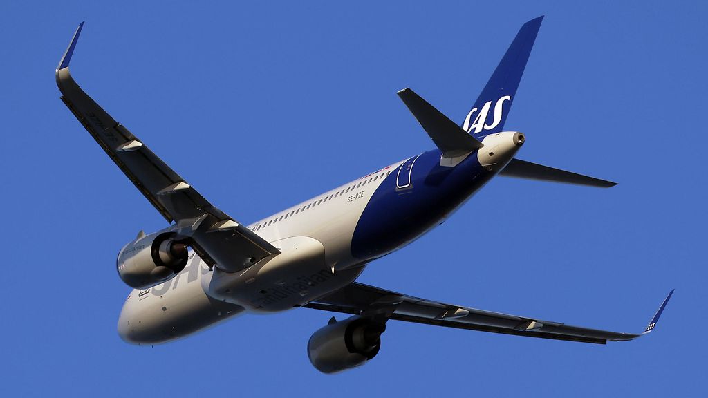 SAS:n lento teki hätälaskun: Ohjaamon ikkunassa halkeama