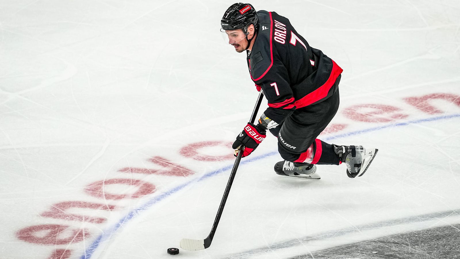 Dimitri Orlov on pelannut NHL:ssä Washington Capitalsin ja Carolina Hurricanesin lisäksi puolikkaan kauden Boston Bruinsissa.