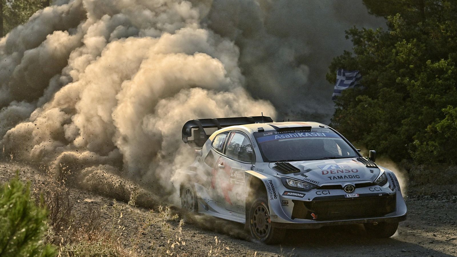 Sébastien Ogier on ollut kahden parhaan joukossa kaikissa ajamissaan viidessä MM-rallissa tällä kaudella.