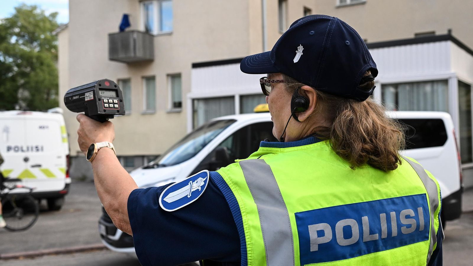 AOP 1207-Poliisi seuraa liikennettä
