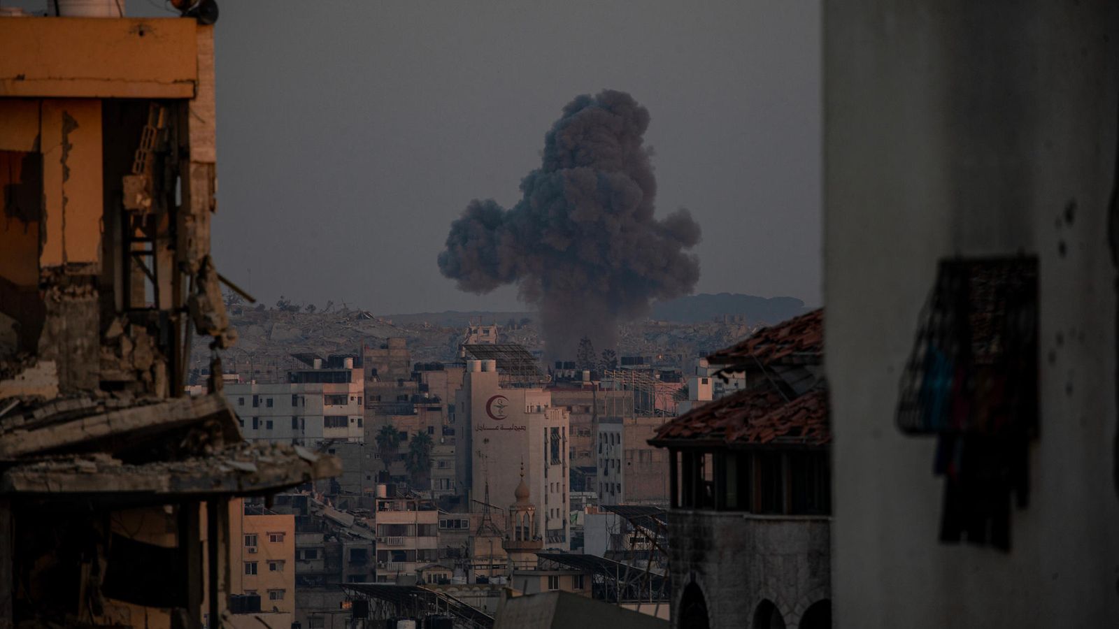 AOP 1207-Israelin ilmaisku Gaza City