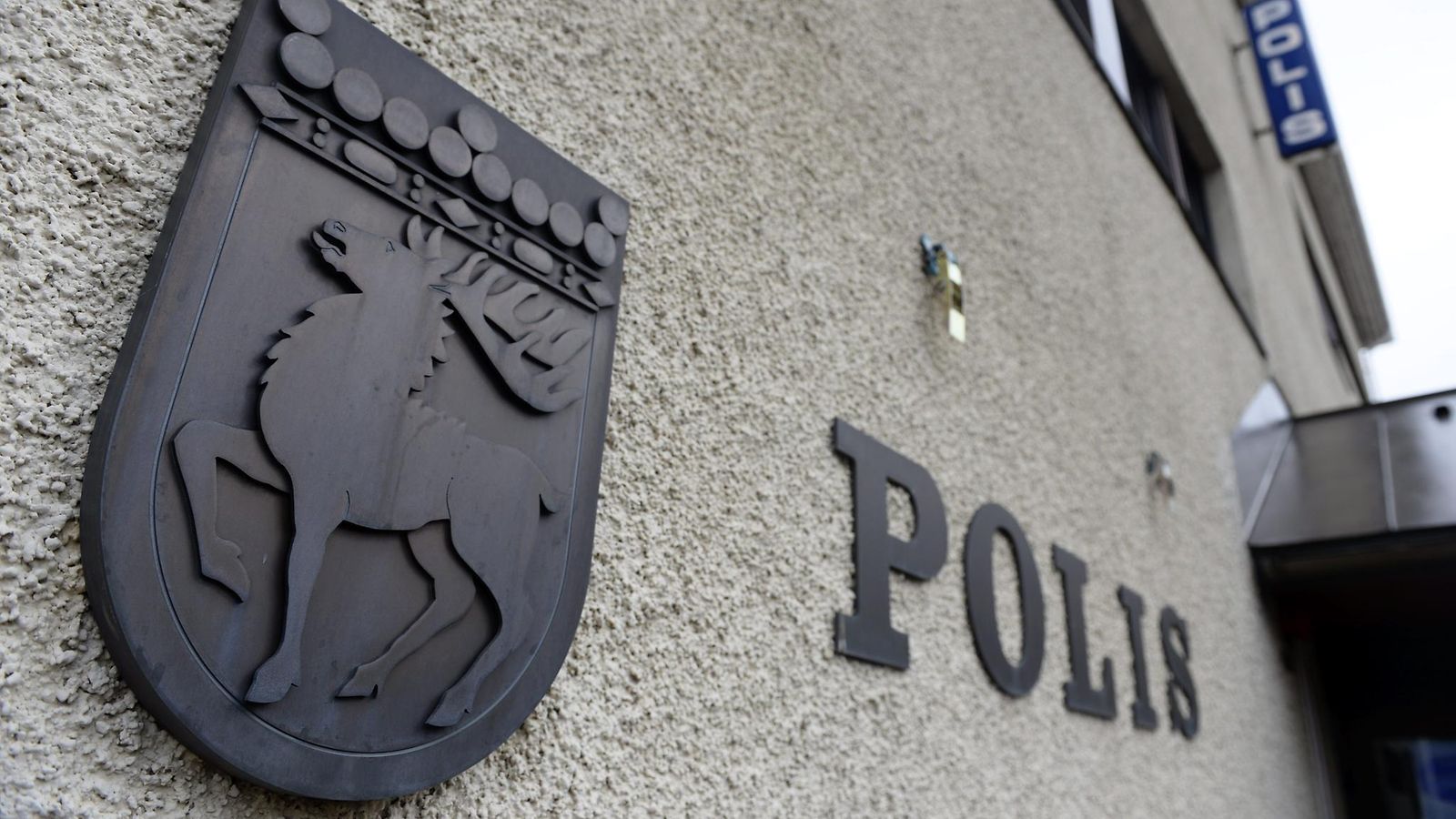 Poliisiaseman seinä Maarianhaminassa.