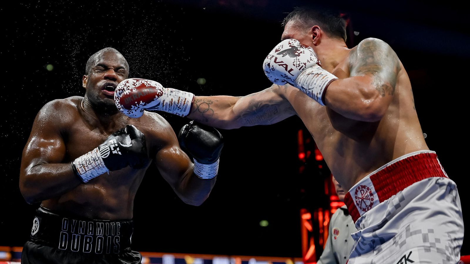 Oleksandr Usyk (oik.) kukisti Daniel Duboisin toisen kerran urallaan.