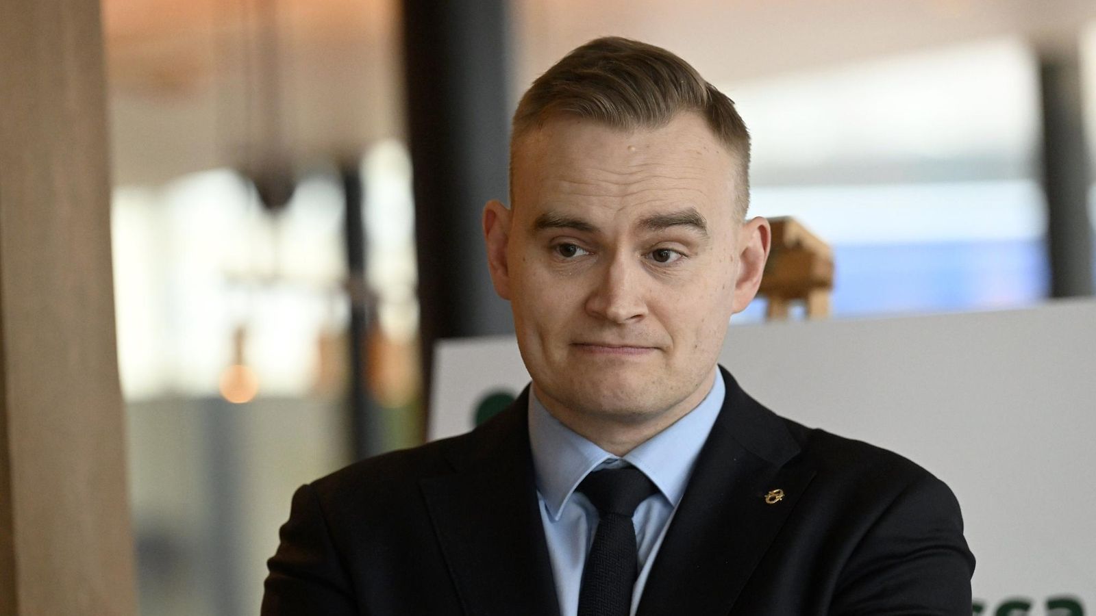Helsingin vihreiden pormestariehdokas Atte Harjanne puolueen kampanjastartin tiedotustilaisuudessa Helsingissä 26. helmikuuta 2025.