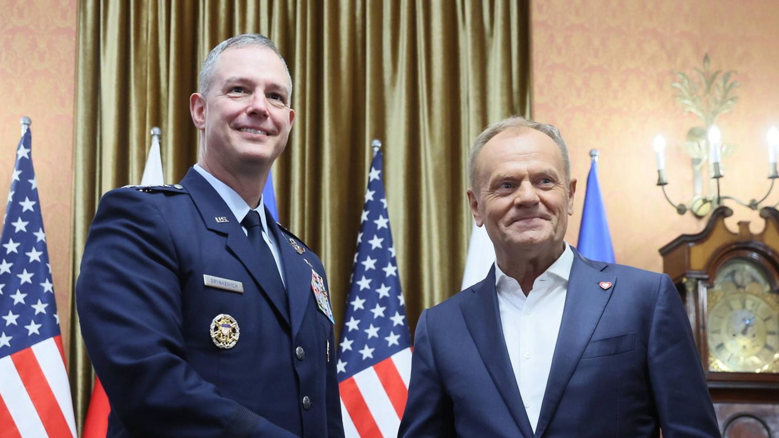 Puolan pääministeri Donald Tusk tapasi Naton Euroopan joukkojen komentaja Grynkewichin Varsovassa 25. heinäkuuta 2025