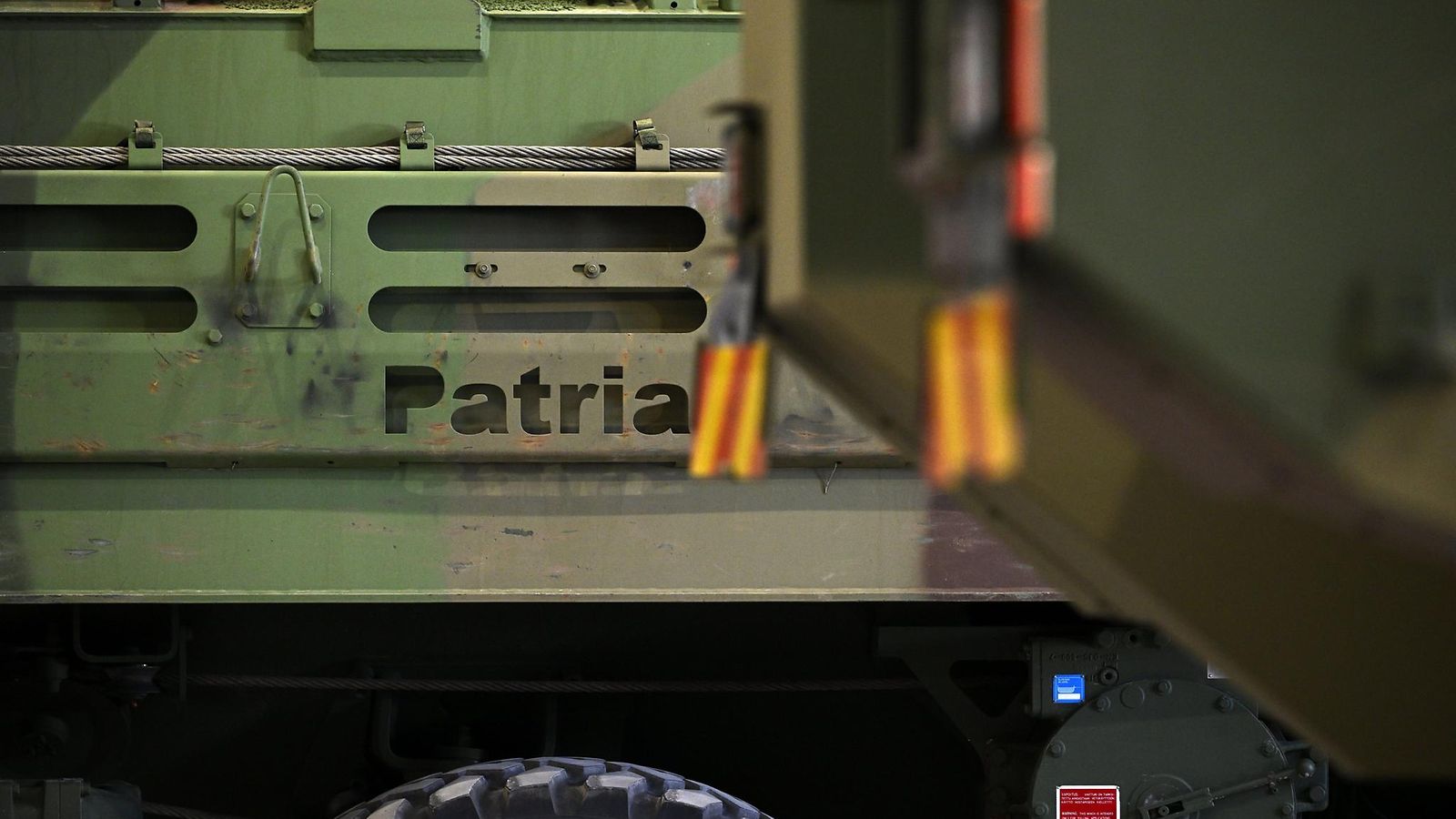 Patrian sotilasajoneuvoja Patrian sotilasajoneuvotehtaan avajaisissa Valmierassa, Latviassa 24. toukokuuta 2024
