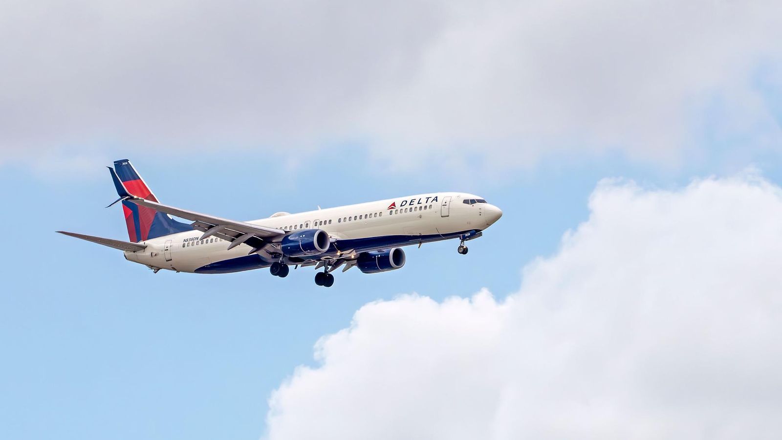 Delta Airlinesin kone saapumassa Phoenixiin Arizonassa 22. heinäkuuta 2025