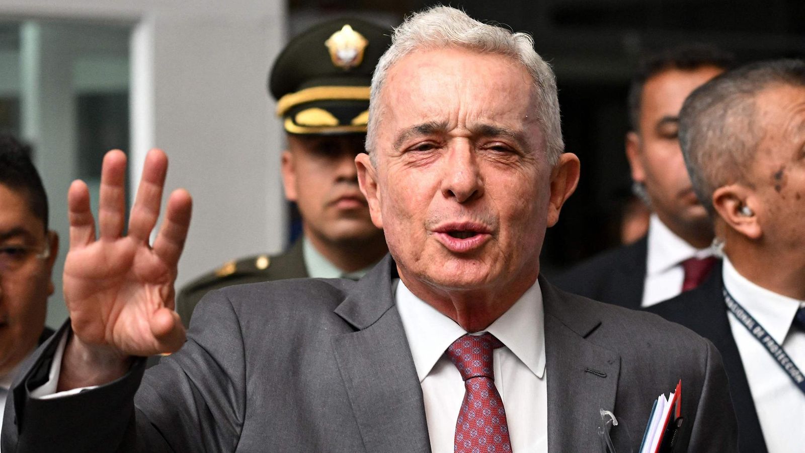 LK 2.8. Alvaro Uribe