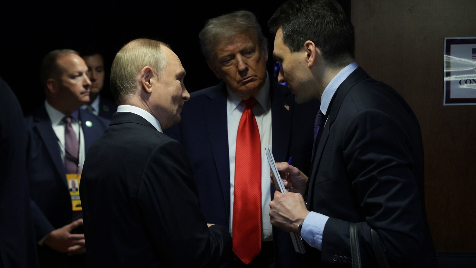 Reuters Trump Putin Alaska varjot