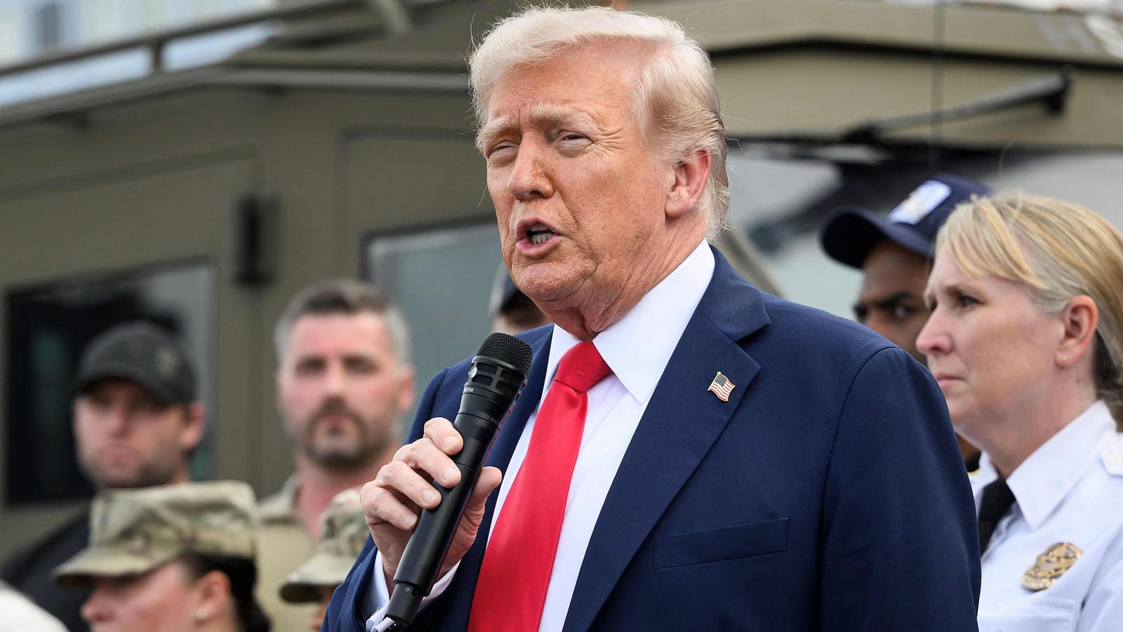 LK220825 donald trump