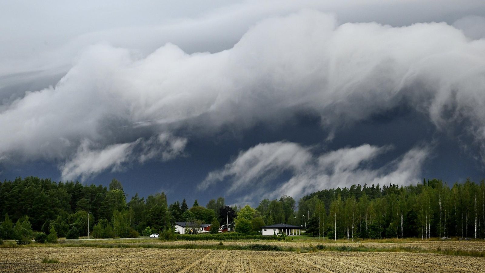 LK 23.8.2025 Sadepilviä Raisiossa 22. elokuuta 2025.
