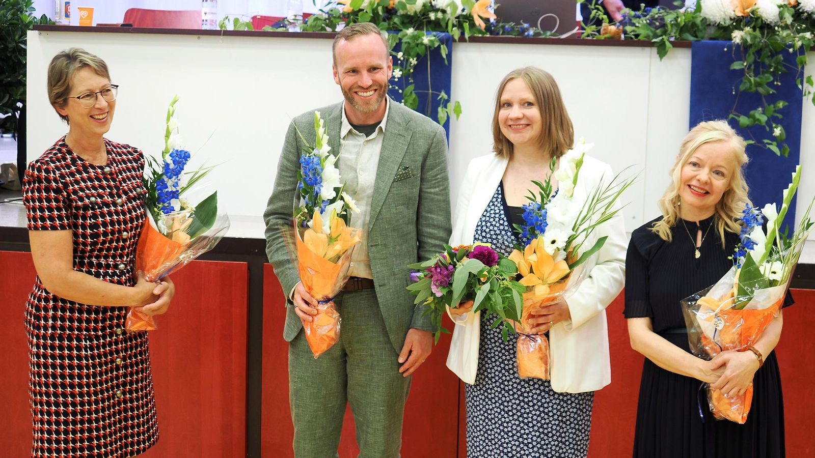 LK 23.8.2025 Kristillisdemokraattien varapuheenjohtajiksi valittiin Mika Poutala (toinen vas.), Sirpa Pursiainen-Hautala ja Susanna Kokkonen (oik.) puoluekokouksessa Porissa 23. elokuuta 2025. Vasemmalla puheenjohtaja Sari Essayah.