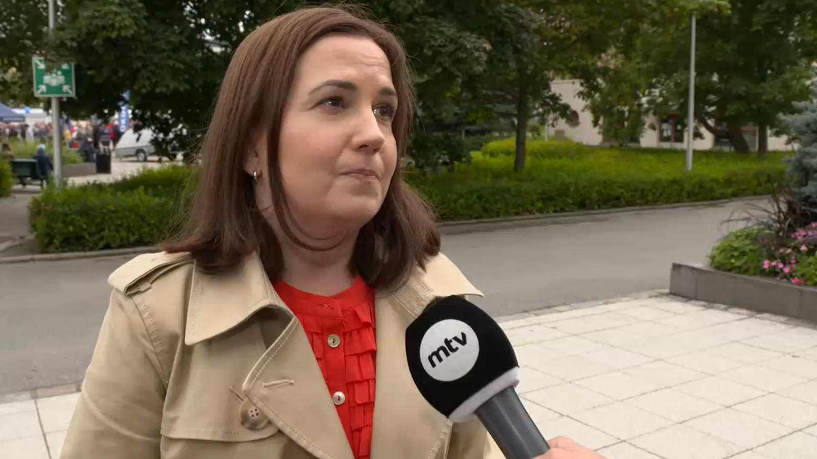 Sanni Grahn-Laasonen MTV Uutisten haastattelussa.