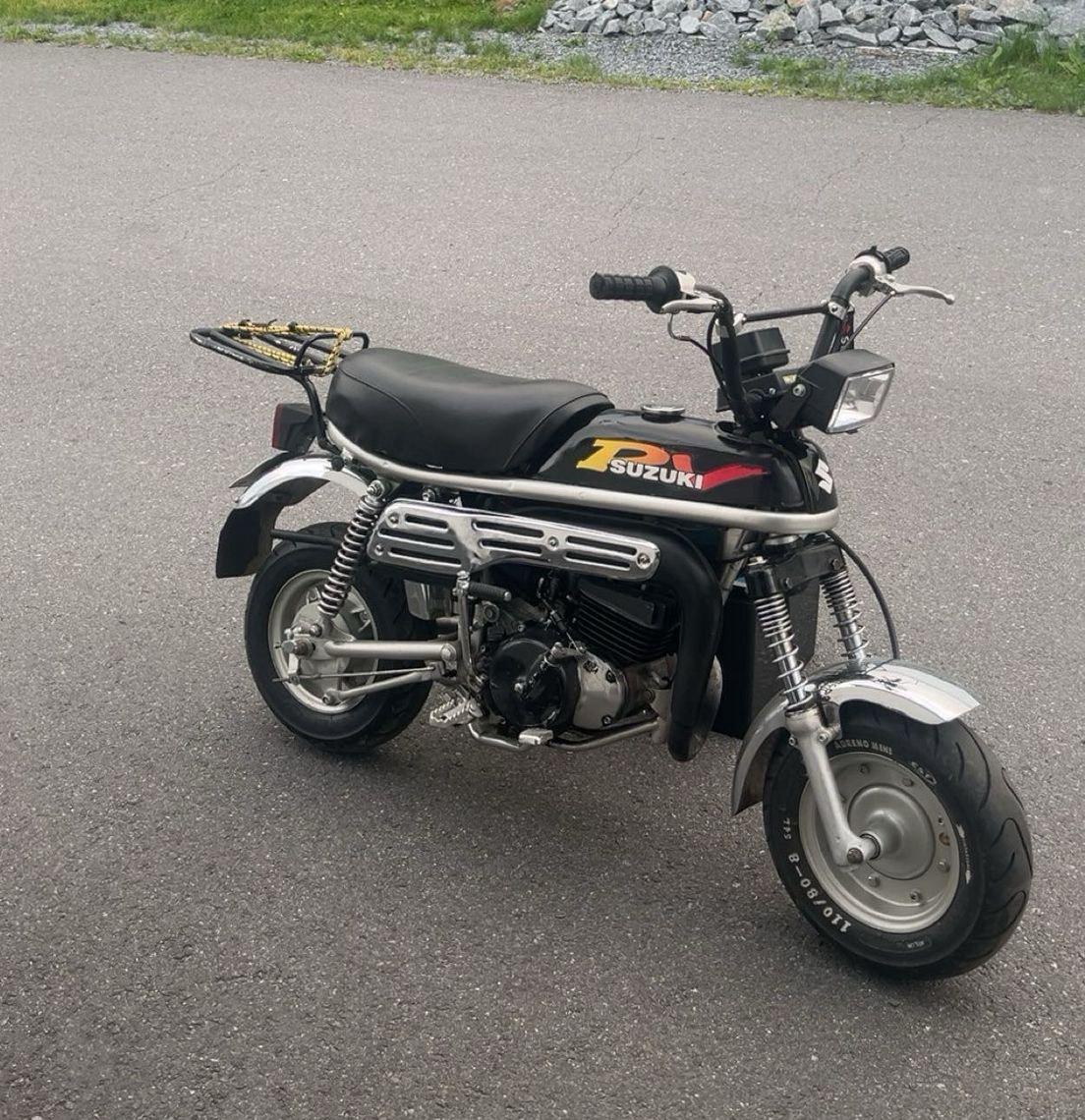 Suzuki PV mopo varastettiin asuintalon portaikosta Joupista perjantaina aamuyöstä 22.8.