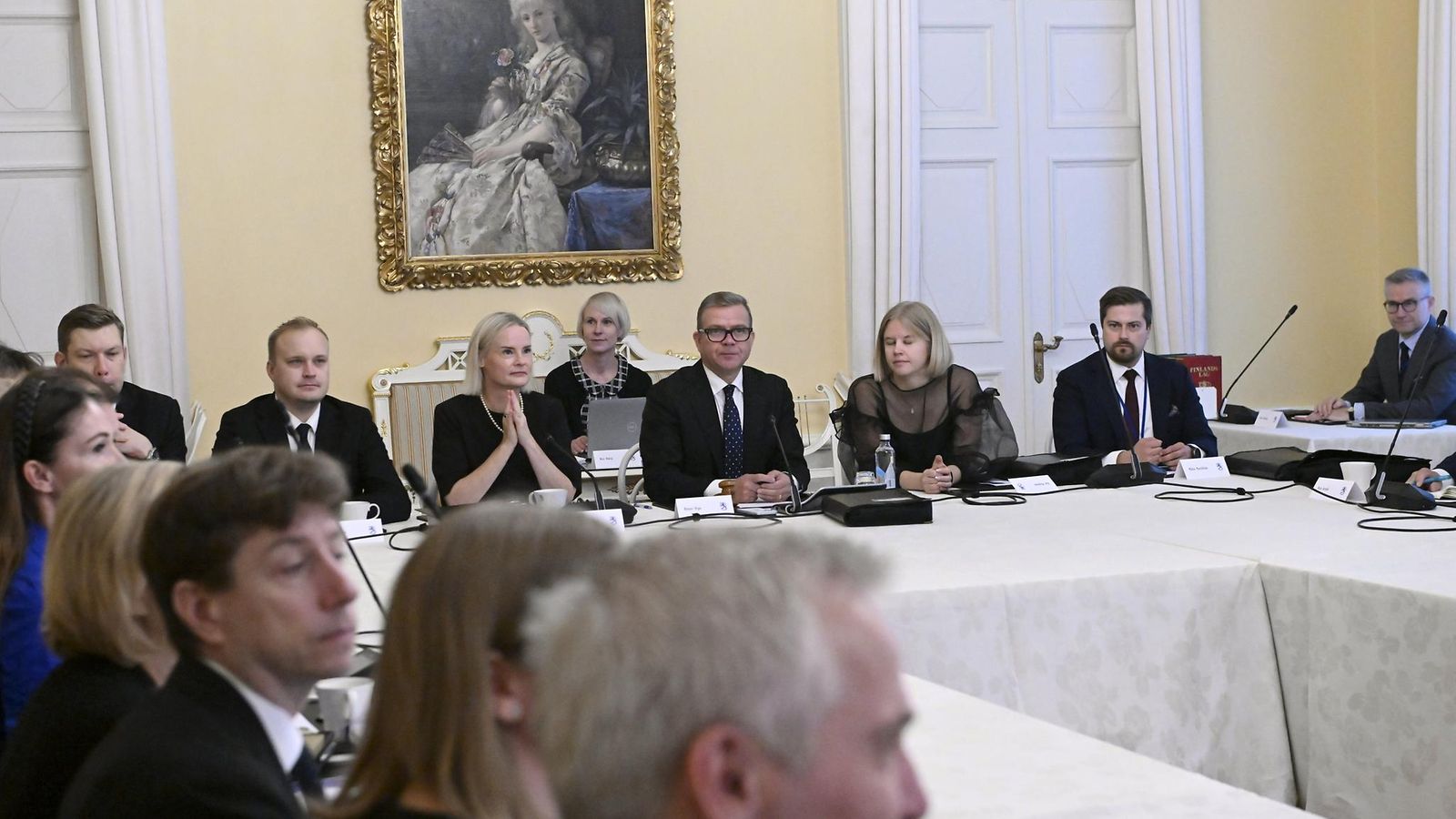 Hallitus aloittamassa budjettiriihen toisen päivän neuvotteluita pääministeri Petteri Orpon ja valtiovarainministeri Riikka Purran johdolla Valtioneuvoston linnassa Helsingissä tiistaina 2. syyskuuta 2025.