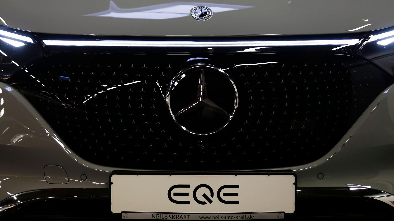 Mercedes EQE AOP