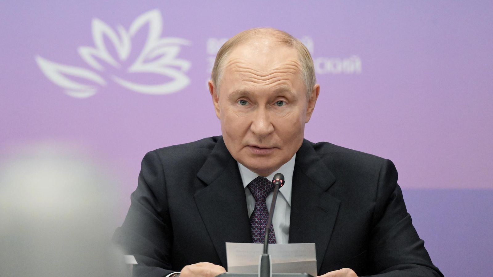 AOP Putin