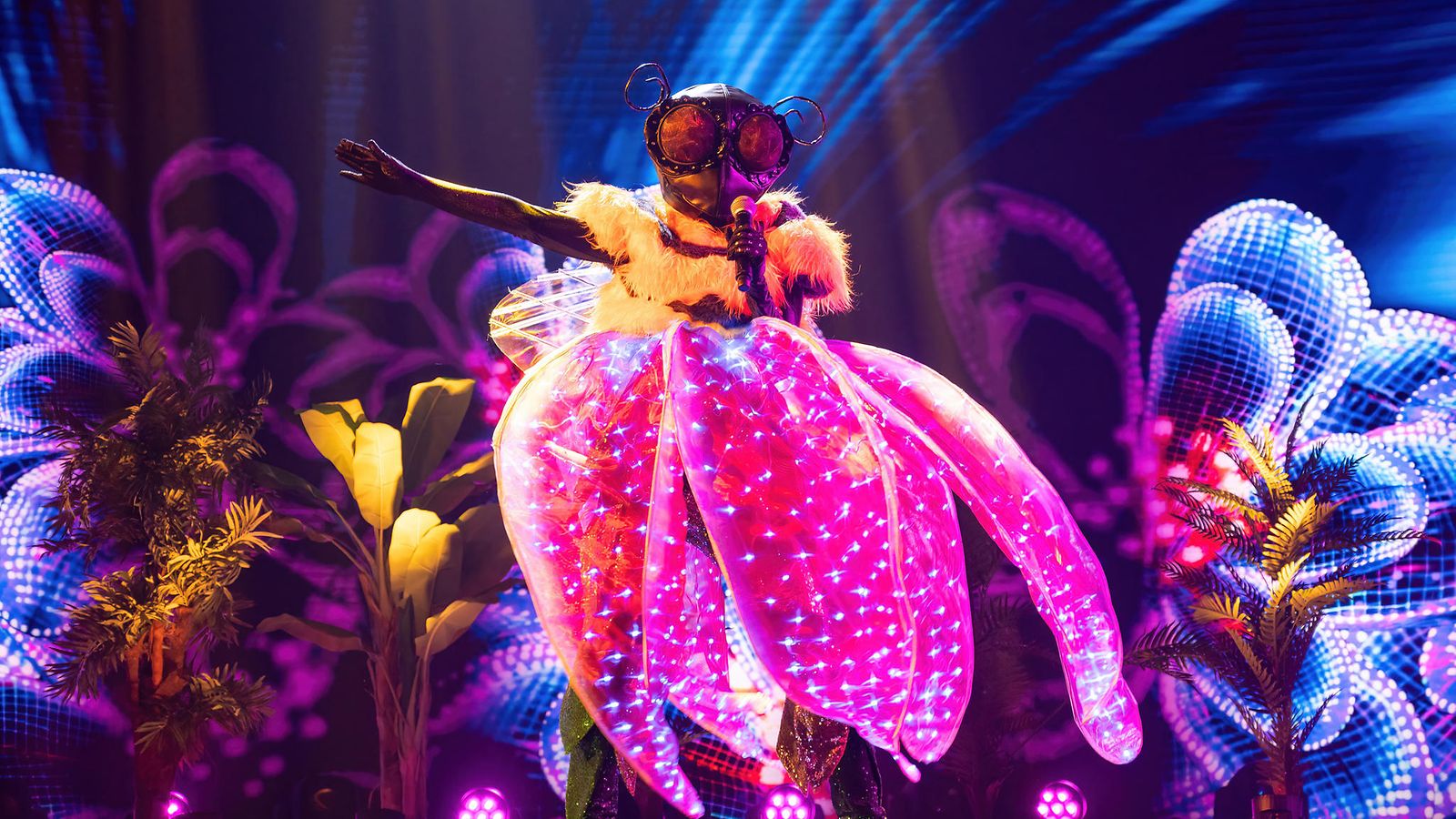 masked_singer_suomi_s7_eps1_005_kukkakarpanen_kuvaaja_saku_tiainen