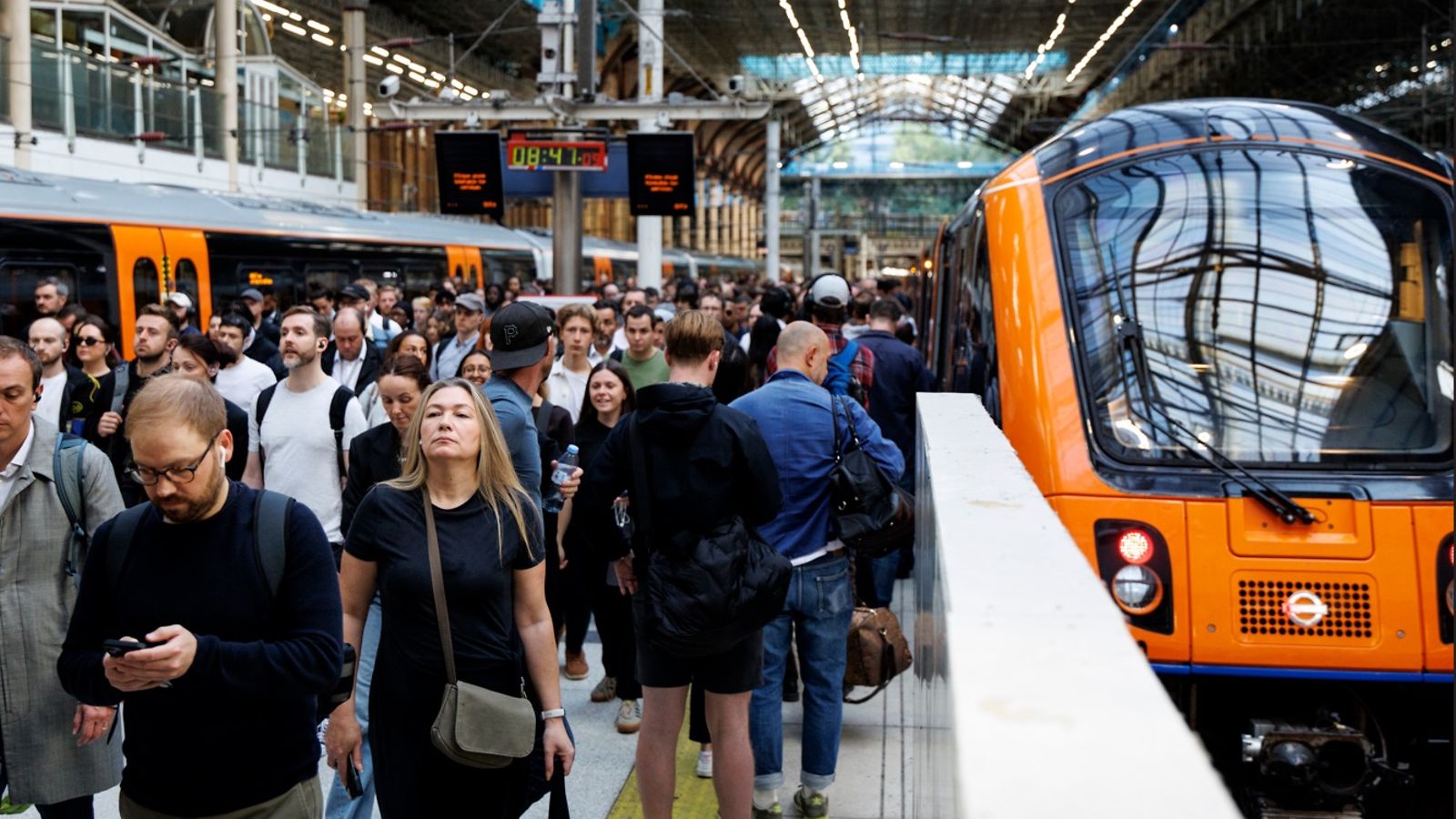 Liikenneruuhkaa Lontoossa metrolakon vuoksi