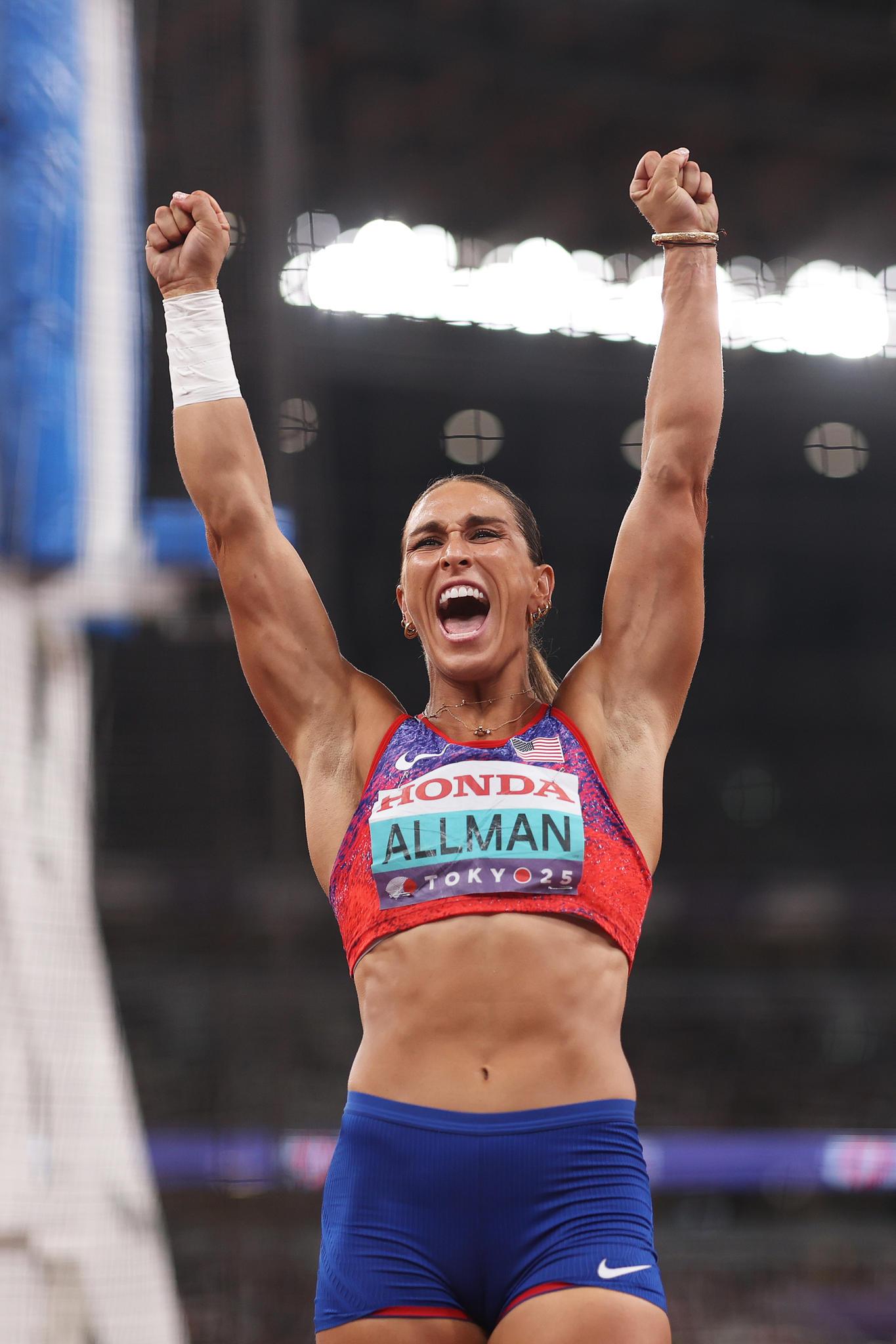 Valarie Allman heitti ensimmäisen MM-kullan kahden olympiavoiton seuraksi.