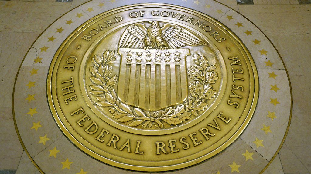 Fed piti ohjauskorkonsa ennallaan