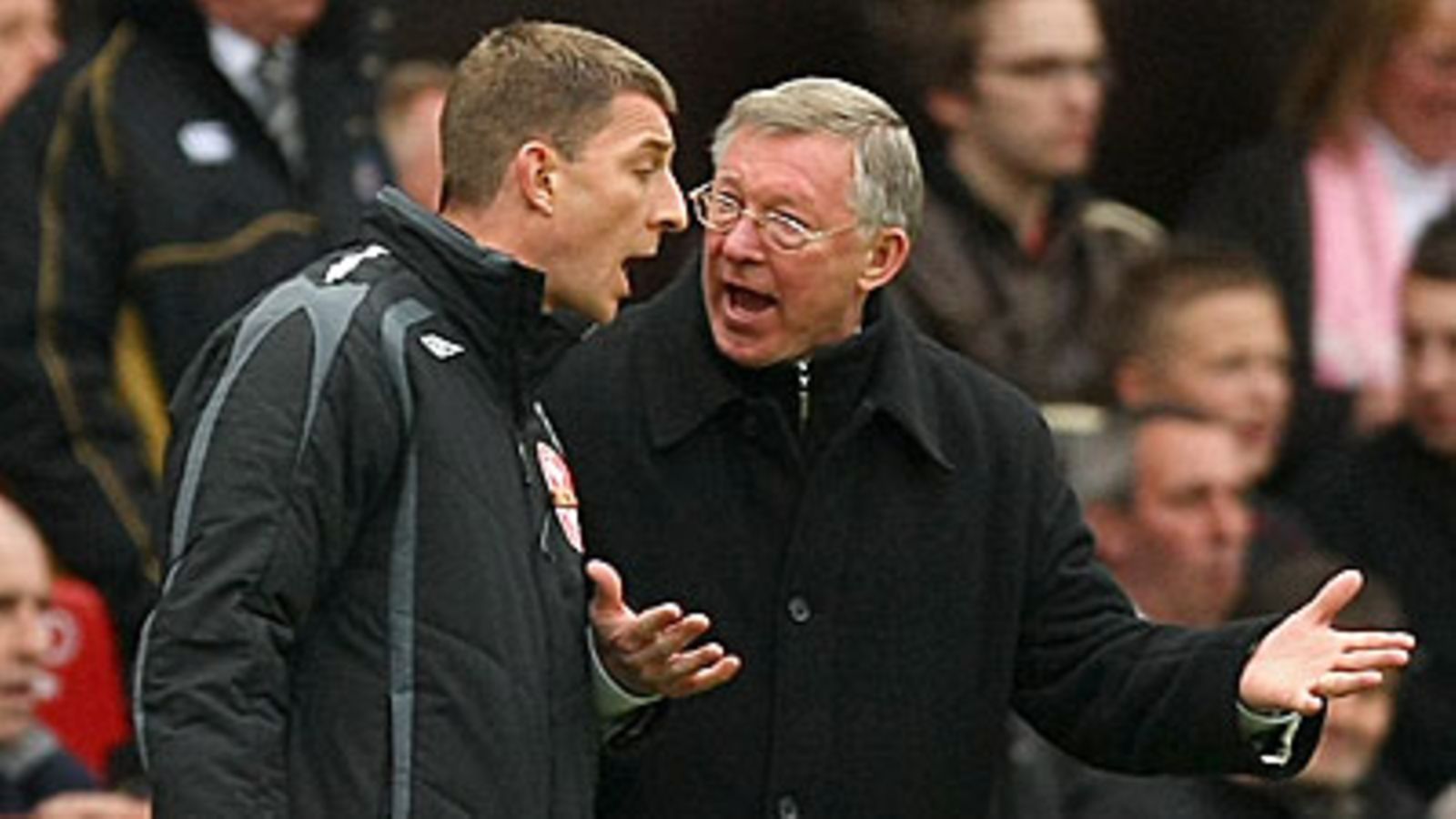 Alex Ferguson ja neljäs erotuomari Steve Tanner, kuva: Richard Heathcote/Getty Images