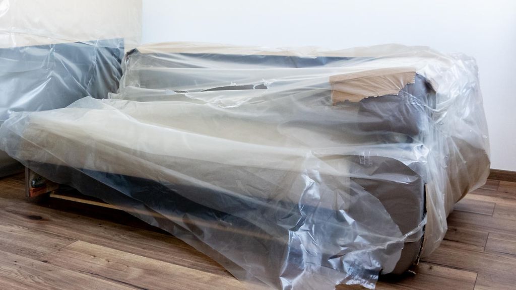 Vesivahinko pilasi huoneiston: Paljonko vuokralaisen pitää maksaa pelkästä irtaimiston säilyttämisestä?