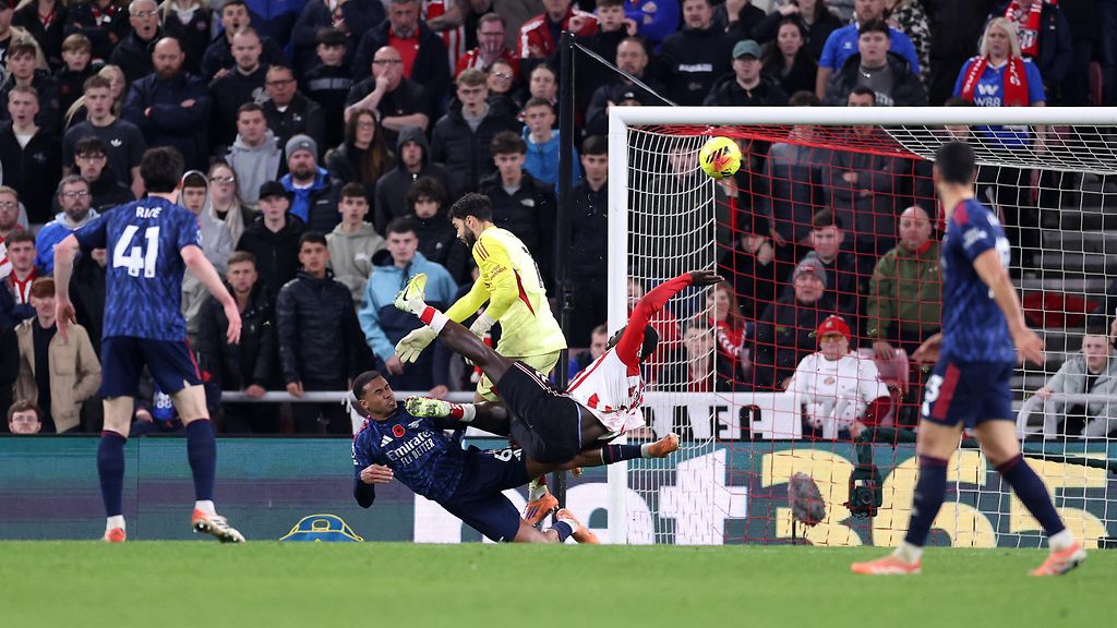 Yllättäjänippu nousi Arsenalia vastaan – akrobaattinen temppu lisäajalla