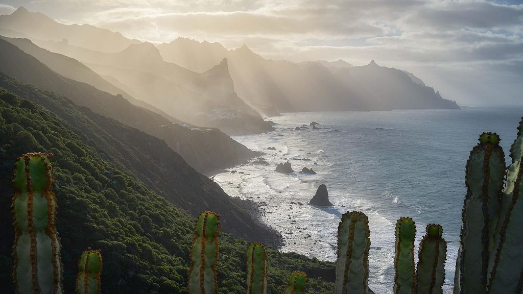 Myrskyaallot riehuivat Teneriffalla – ainakin kolme kuollut