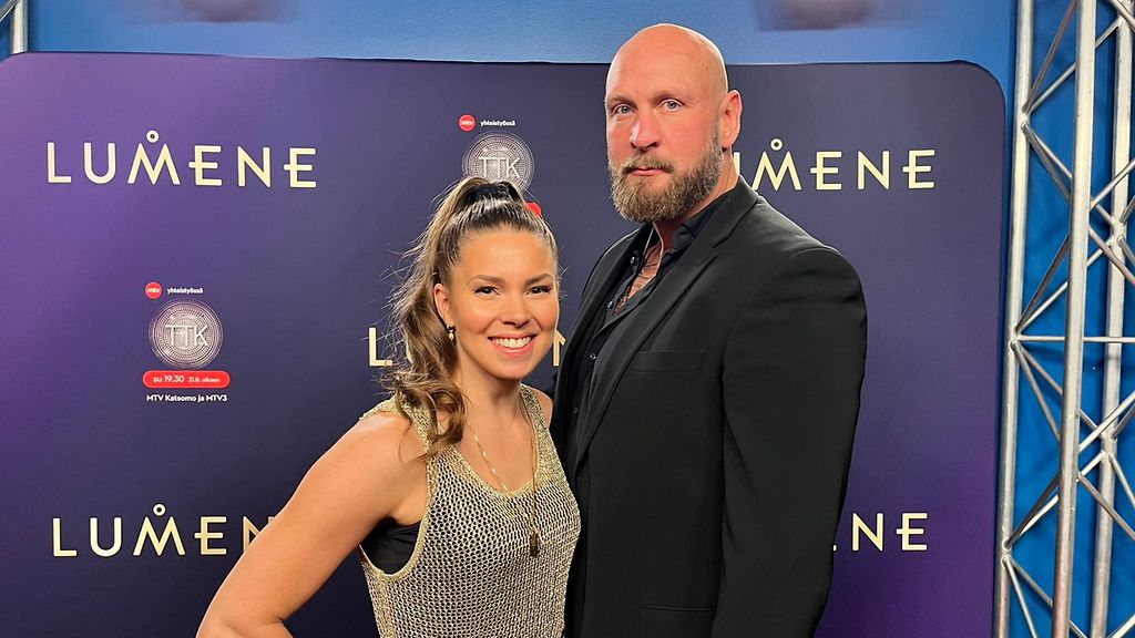 Viivi Pumpanen saapui TTK-studiolle Robert Heleniuksen kanssa – muistelee omaa tanssikauttaan