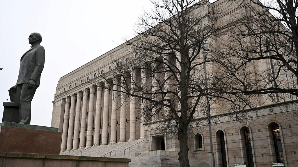 Iltalehti: Sopeutumiseläkkeiden lakkauttamisesta miljoonien säästöt