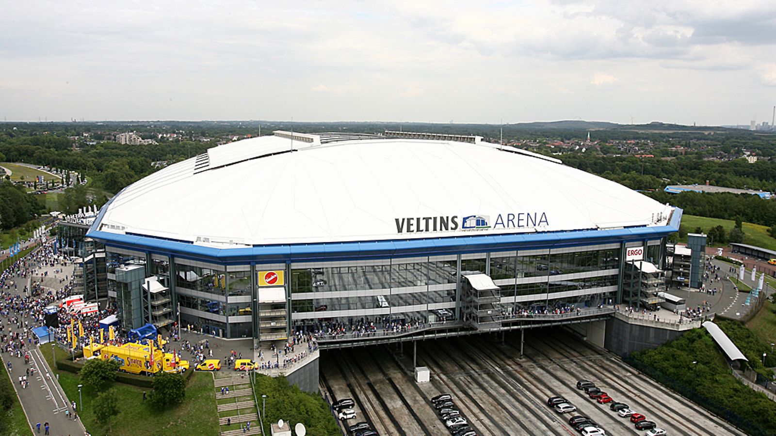 Schalken kotistadionin Veltins Arenan kapasiteetti on 61 673.